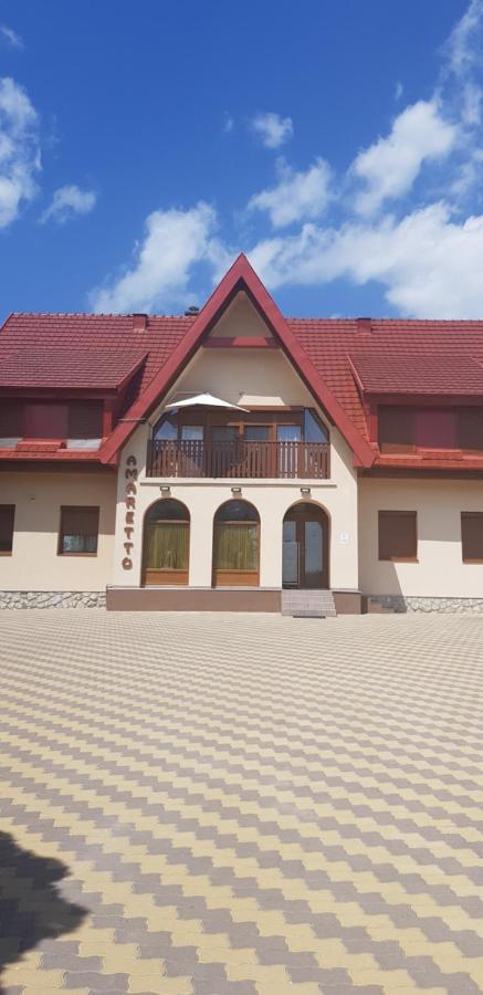 Amaretto Szallas Miskolc Luaran gambar