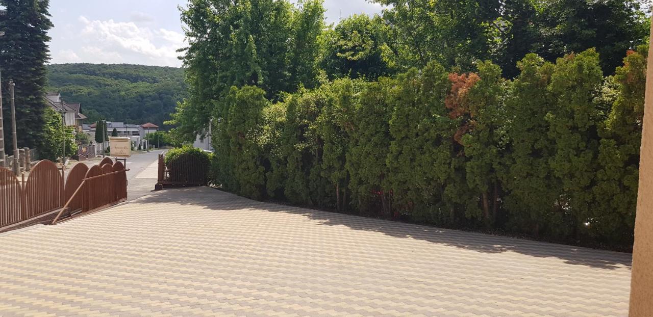 Amaretto Szallas Miskolc Luaran gambar