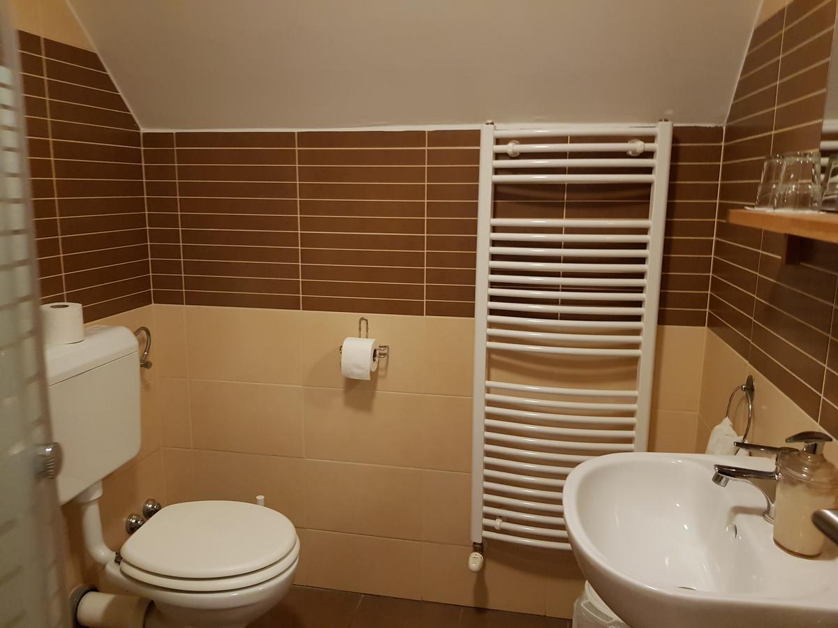 Amaretto Szallas Miskolc Luaran gambar